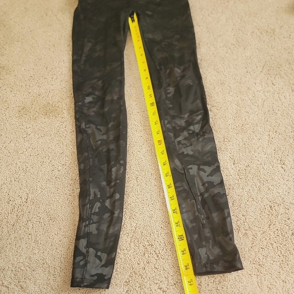 Spanx Faux Leather Camo Leggings M - Picture 2 of 7